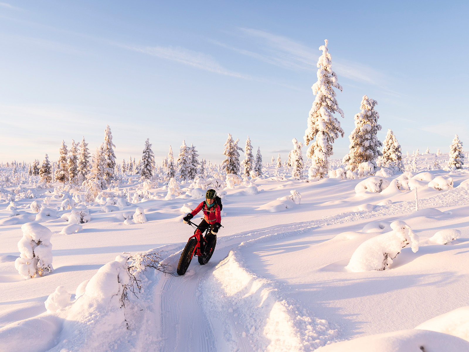 Fatbiket sopivat erinomaisesti lumella, hiekalla tai muulla pehmeällä alustalla ajamiseen.