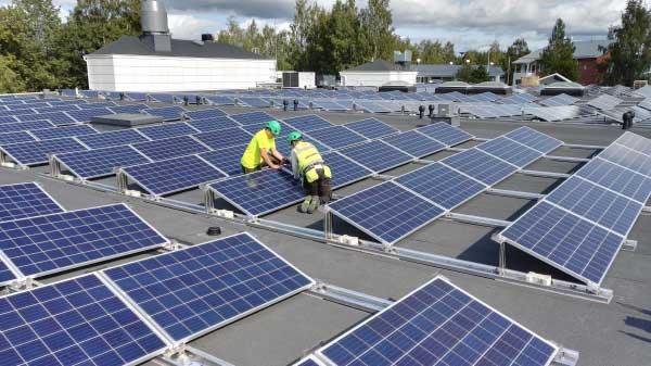 HalpaHalli investoi aurinkoenergiaan